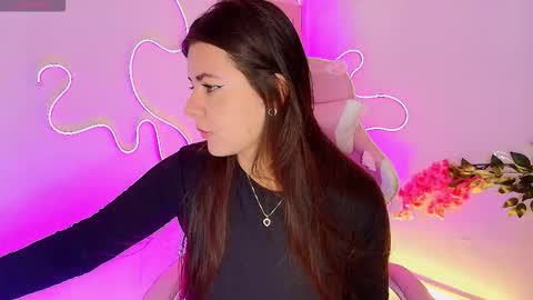 Emma online show from February 6, 11:19 pm