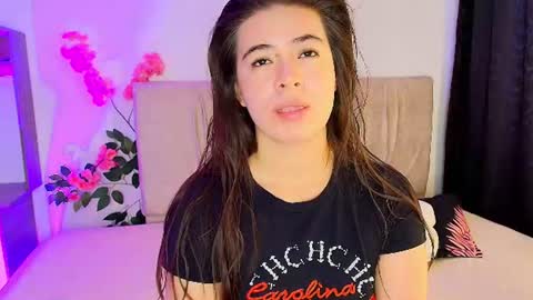 Snapshot of stepha_sweet chatting on July 4, 12:33 pm Emma online show from July 4, 12:33 pm