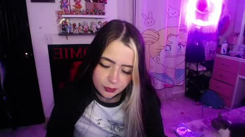 Snapshot of stephani_rousso chatting on May 16, 12:29 am joha cosmo online show from May 16, 12:29 am