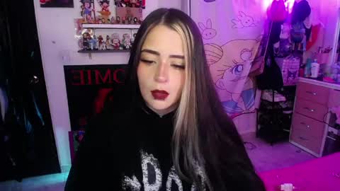 Snapshot of stephani_rousso chatting on May 17, 11:01 pm joha cosmo online show from May 17, 11:01 pm