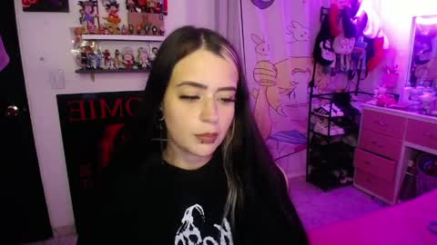 Snapshot of stephani_rousso chatting on May 20, 11:00 pm joha cosmo online show from May 20, 11:00 pm