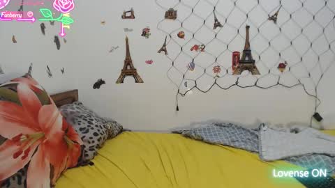 Stephanie   online show from September 22, 10:17 am