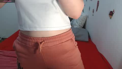 Stephanie   online show from January 13, 11:48 am