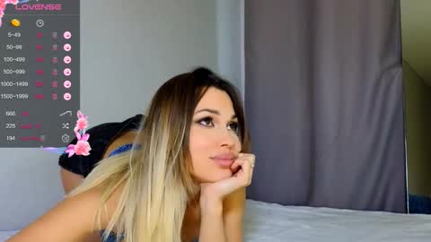 Snapshot of stephany_luxe chatting on December 4, 3:27 am Stephany online show from December 4, 3:27 am