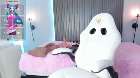 Stephany online show from April 15, 7:58 pm