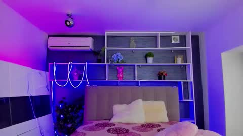 Snapshot of stephierousee chatting on February 2, 6:23 am Stephie online show from February 2, 6:23 am