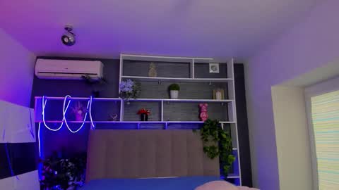 Snapshot of stephierousee chatting on February 24, 6:11 am Stephie online show from February 24, 6:11 am