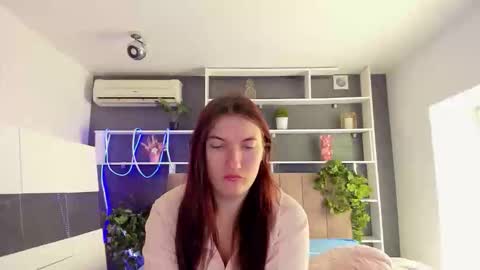 Snapshot of stephierousee chatting on February 27, 7:41 am Stephie online show from February 27, 7:41 am