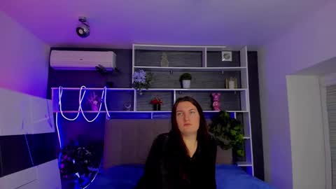Stephie online show from March 4, 6:58 pm