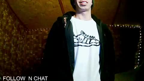 Snapshot of stevenbrookless chatting on May 8, 5:24 am Steve online show from May 8, 5:24 am