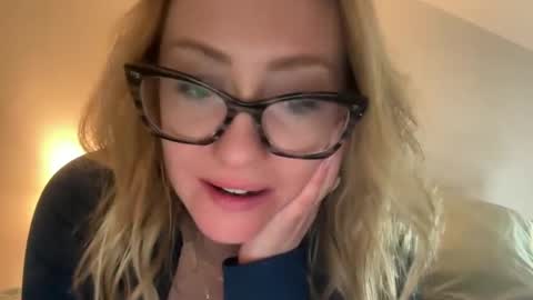 Snapshot of steviegirl4u chatting on February 7, 12:09 am StevieGirl4U online show from February 7, 12:09 am