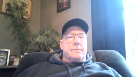 Snapshot of stew1014 chatting on December 20, 3:00 pm bobby online show from December 20, 3:00 pm