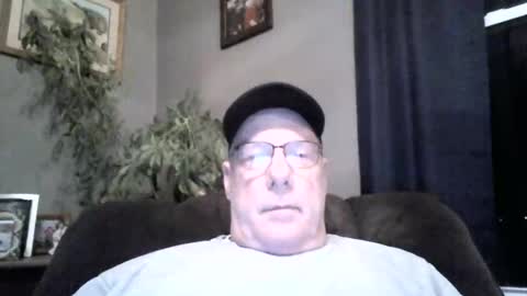 Snapshot of stew1014 chatting on December 22, 12:49 pm bobby online show from December 22, 12:49 pm