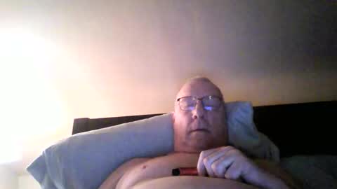 Snapshot of stew1014 chatting on December 26, 10:26 am bobby online show from December 26, 10:26 am