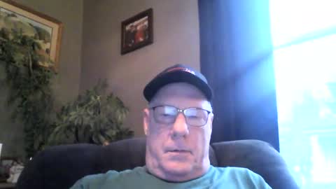 Snapshot of stew1014 chatting on December 27, 2:22 pm bobby online show from December 27, 2:22 pm