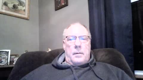 Snapshot of stew1014 chatting on January 19, 12:28 pm bobby online show from January 19, 12:28 pm