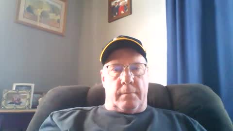 Snapshot of stew1014 chatting on February 13, 6:27 pm bobby online show from February 13, 6:27 pm