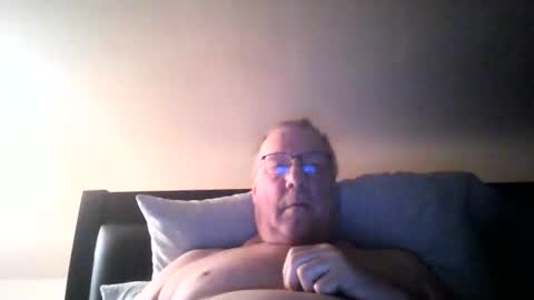 Snapshot of stew1014 chatting on February 14, 10:49 am bobby online show from February 14, 10:49 am