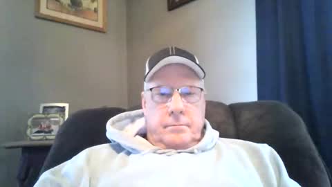 Snapshot of stew1014 chatting on November 21, 5:00 pm bobby online show from November 21, 5:00 pm