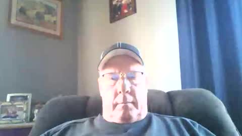 Snapshot of stew1014 chatting on January 15, 4:44 pm bobby online show from January 15, 4:44 pm