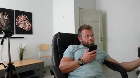 Snapshot of stewart_benzo chatting on March 9, 12:53 pm Stewart Barnz online show from March 9, 12:53 pm