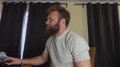 Snapshot of stewart_benzo chatting on April 6, 1:12 pm Stewart Barnz online show from April 6, 1:12 pm