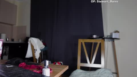 Snapshot of stewart_benzo chatting on May 14, 12:28 am Stewart Barnz online show from May 14, 12:28 am