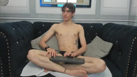 Snapshot of sthefan_salvatore chatting on March 10, 2:48 pm STEFAN online show from March 10, 2:48 pm