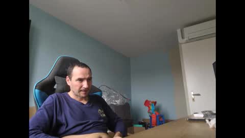 Snapshot of stickolive1 chatting on October 13, 11:43 am stickolive1 online show from October 13, 11:43 am