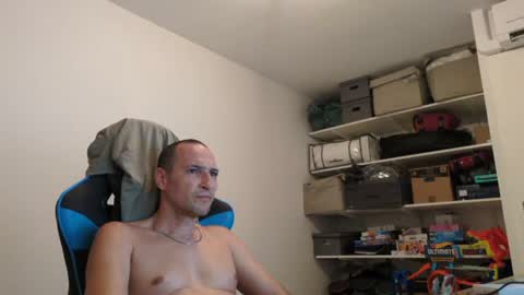 stickolive1 online show from August 3, 8:01 pm