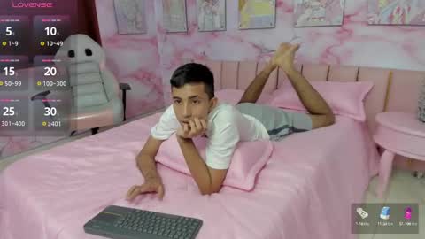 Snapshot of stiilman_hots chatting on February 7, 8:55 am stiilman_hots online show from February 7, 8:55 am