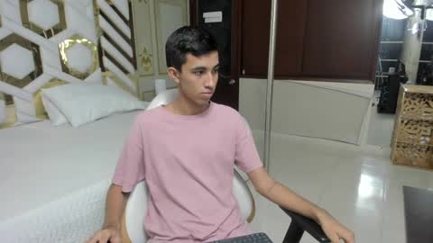 Snapshot of stiilman_hots chatting on February 19, 6:33 am stiilman_hots online show from February 19, 6:33 am