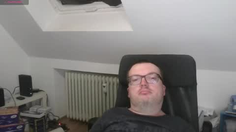 Oliver online show from April 15, 7:58 pm