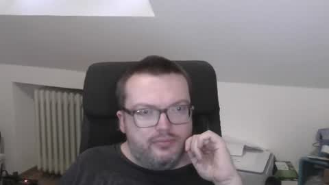 Snapshot of still_alive1985 chatting on July 25, 7:22 pm Oliver online show from July 25, 7:22 pm