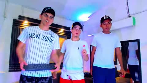 friends online show from November 15, 4:54 am