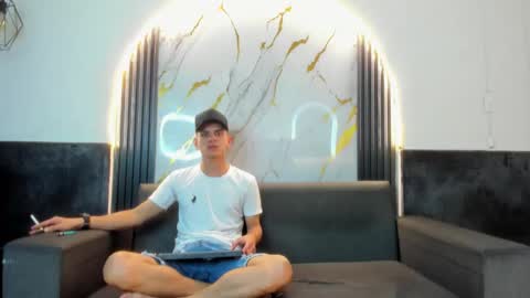 friends online show from February 8, 5:00 am