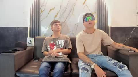 friends online show from April 14, 4:07 am