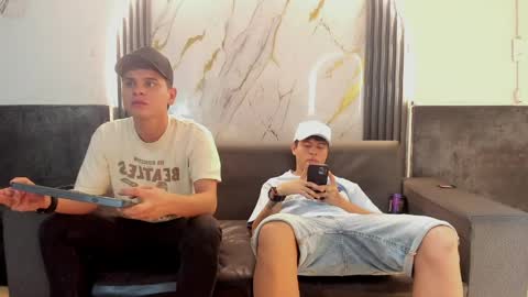 friends online show from May 10, 3:44 am