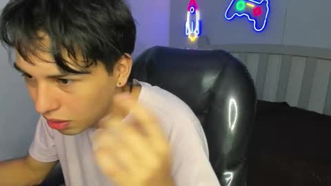 Stiwen online show from October 2, 3:52 pm