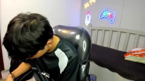 Stiwen online show from December 3, 12:58 pm