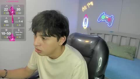 Stiwen online show from December 18, 7:42 pm