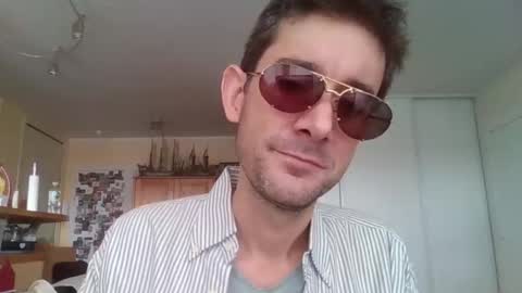 Snapshot of stmnog9477 chatting on October 22, 12:27 pm Julien9477 online show from October 22, 12:27 pm