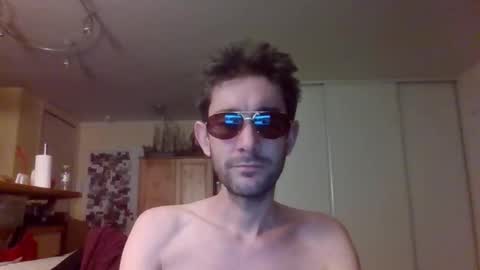 Snapshot of stmnog9477 chatting on October 26, 10:47 pm Julien9477 online show from October 26, 10:47 pm