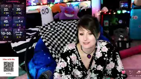 Snapshot of stoleyoursweetroll chatting on July 1, 7:57 pm Elfie online show from July 1, 7:57 pm