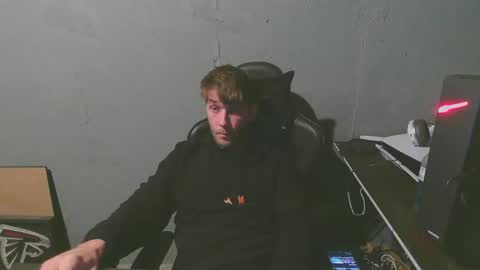 stonedpanda77 online show from December 23, 3:18 am