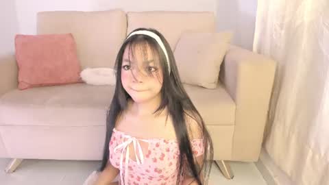 Zoe -INDEPENDENT MODEL online show from July 27, 6:59 pm