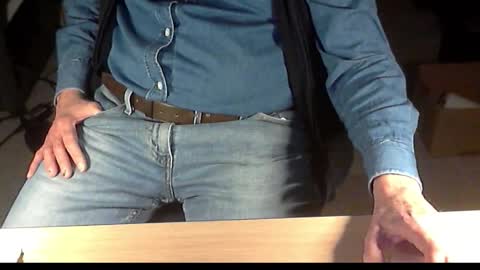 Snapshot of str8_dave chatting on November 27, 1:46 pm Dave online show from November 27, 1:46 pm