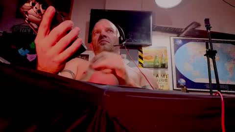 Str8 online show from October 22, 4:40 pm