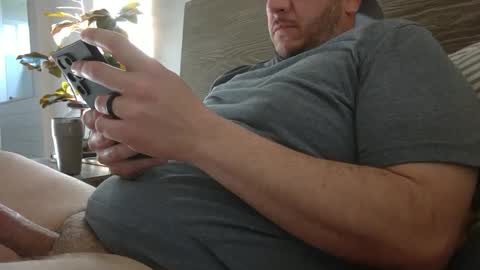 Snapshot of str8neighbordad chatting on February 26, 4:56 pm Masked man online show from February 26, 4:56 pm