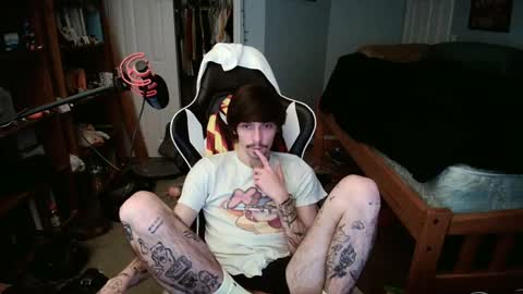 Snapshot of str8whiteboy21 chatting on February 19, 6:44 am str8whiteboy21 online show from February 19, 6:44 am